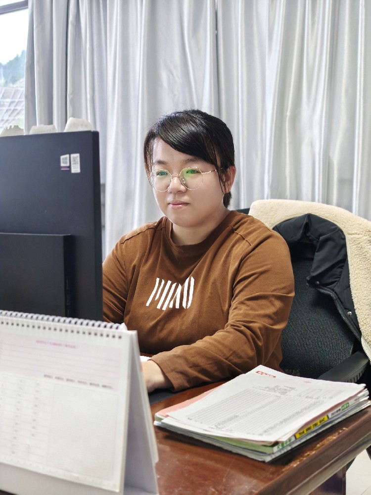 生物教研組長(zhǎng)：劉彬彬
